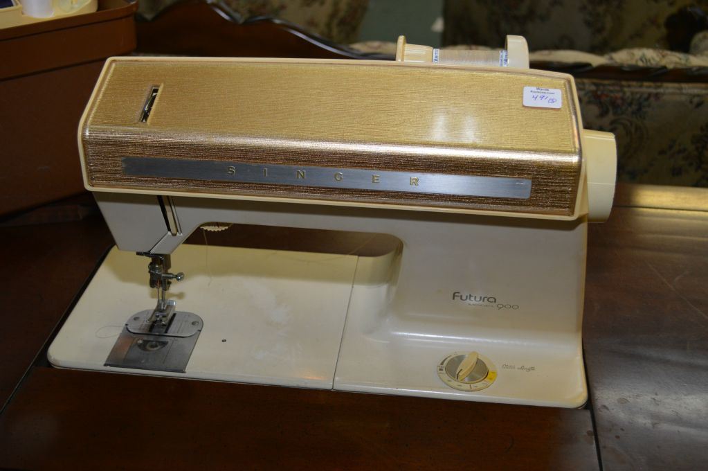 Singer Futura 900 electric sewing machine in double pedestal french