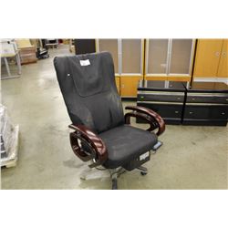 BLACK LEATHER AND MAHOGANY FRAME MOBILE EXECUTIVE MASSAGE CHAIR