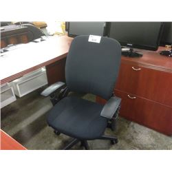 BLACK STEELCASE LEAP MULTILEVER ERGONOMIC TASK CHAIR