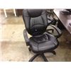 Image 2 : CAPRIS BLACK LEATHER MID BACK EXECUTIVE CHAIR