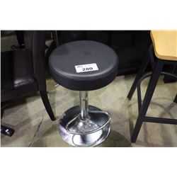 BLACK GAS LIFT BAR STOOL