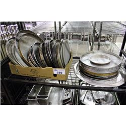 SHELF OF ASSORTED BAKING SHEETS