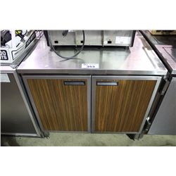 WASSERSTROM 3' STAINLESS STEEL 2 DOOR COUNTER