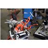 Image 2 : RIDGID 1215 PIPE THREADER ON STAND WITH RIDGID PIPE SUPPORT STAND