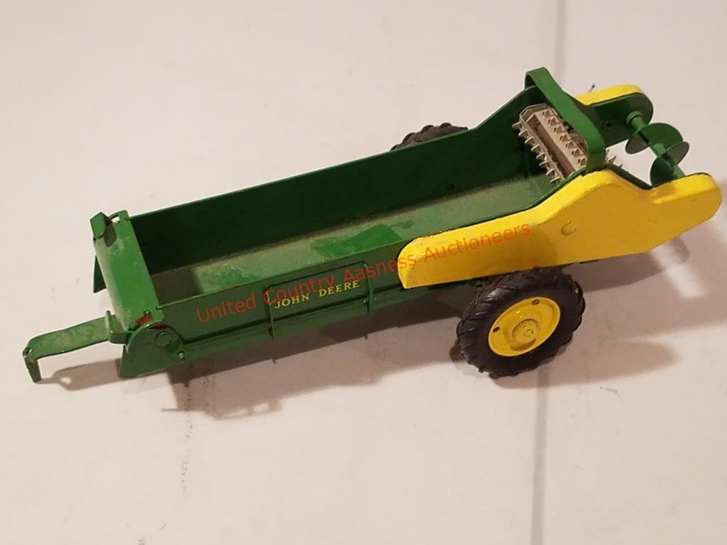 Vintage Tru Scale John Deere Manure Spreader w/