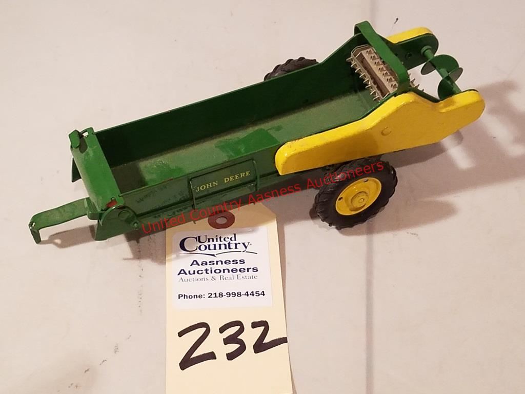Vintage Tru Scale John Deere Manure Spreader w/