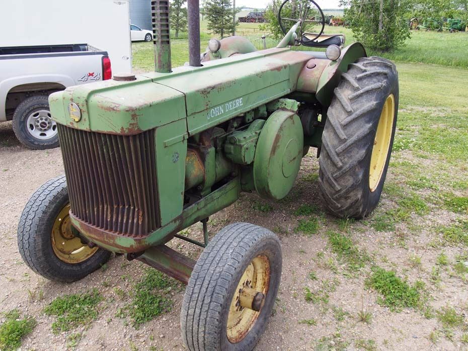 John Deere Model R Tractor - Bodnarus Auctioneering