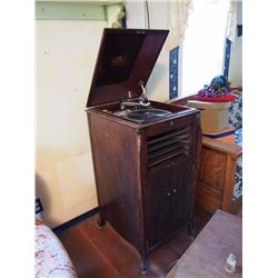 Victrola Gramophone, Cabinet Style