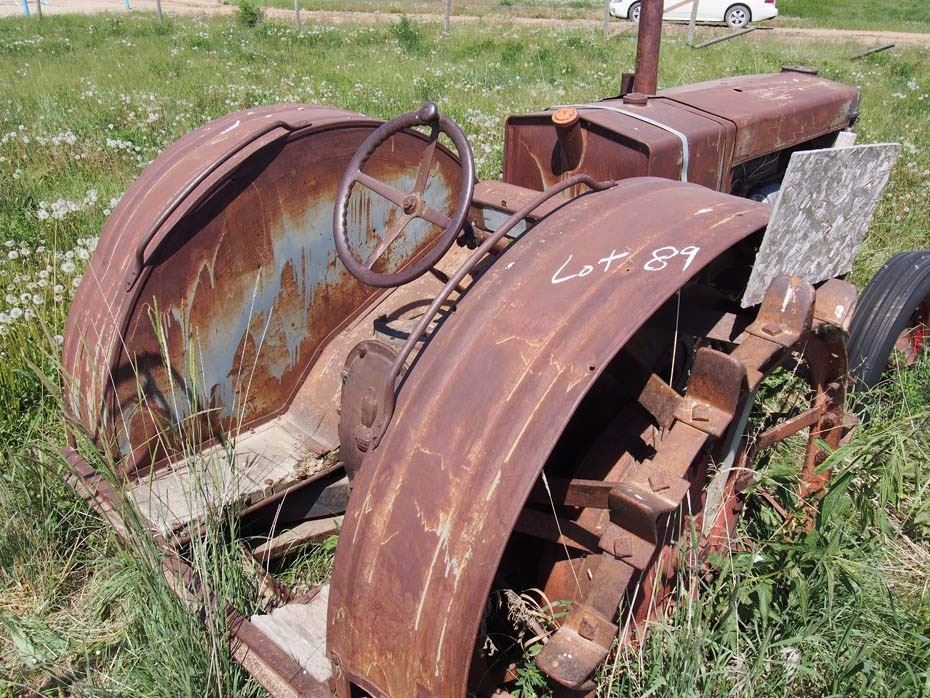 Case L Model Tractor - L329394 - Bodnarus Auctioneering