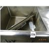 Image 2 : S/S Single 4' Pot Sink w/Drainboard