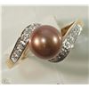 Image 1 : #12-14K YELLOW GOLD PEARL AND DIAMOND RING