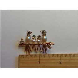 PEARL & CRYSTAL GOLD TONE BROOCH
