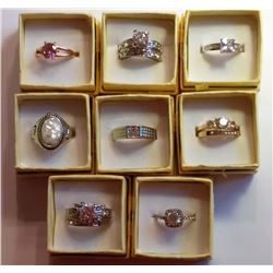 LOT OF 8 FASHION RINGS INCLUDING:
