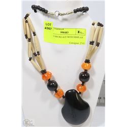 BEADED NECKLACE WITH DISPLAY