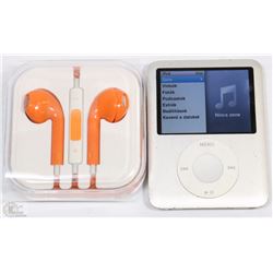 4GB IPOD W/EARBUD HEADPHONES