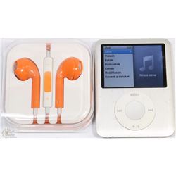 4GB IPOD W/EARBUD HEADPHONES