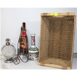 WICKER BASKET WITH 3 WINE DECANTORS