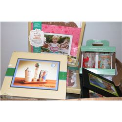 #52)SALT AND PEPPER SHAKERS,GLASSES PICTURE FRAMES