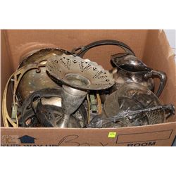 BOX OF VINTAGE ESTATE ITEMS