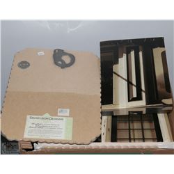 #47)BOX WITH MANY HANGABLE PLAQUES