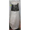 Image 1 : WHITE A-LINE DRESS WITH BLACK LACE - SIZE 6
