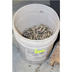 LARGE WHITE BUCKET W/HEAVY DUTY