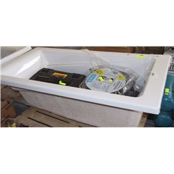 MAAX 60"X32" WHITE TUB
