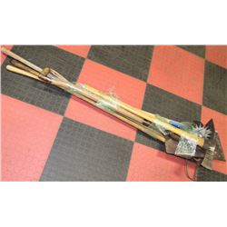 BUNDLE OF GARDEN TOOLS