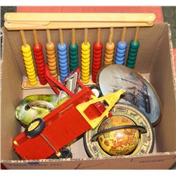 BOX WITH ESTATE ORNAMENTS WITH ABACUS