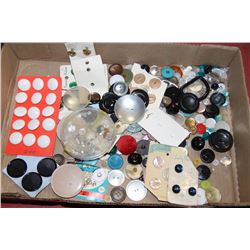 TRAY OF VINTAGE BUTTONS