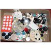 Image 1 : TRAY OF VINTAGE BUTTONS