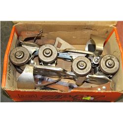 VINTAGE ZIP FIT ROLLER SKATES