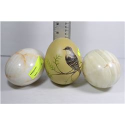 LARGE HANDPAINTED EGG SOLD WITH 2 NATURAL STONE