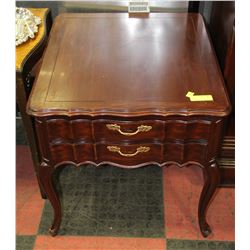 END TABLE WITH 2 FRONT DRAWERS