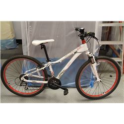 GIANT ENCHANTED WOMENS ALUMINUM MOUNTAIN BIKE