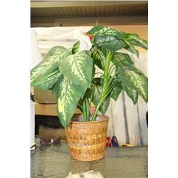 ARTIFICIAL PLANT/FLOWERS IN WICKER BASKET