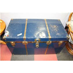 LARGE BLUE VINTAGE 1950'S STEAMER TRUNK