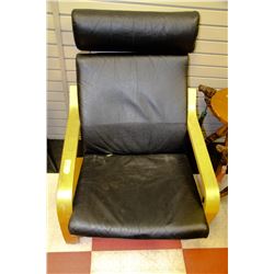 WOOD AND LEATHER LOUNGE CHAIR