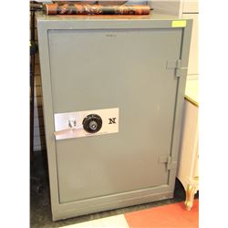 COMMERCIAL COFFRE FORT NATIONAL SAFE. MOD # 105