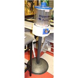 PEPPERMINT PATTIE VENDING MACHINE WITH KEY