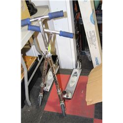 2 KIDS SCOOTERS