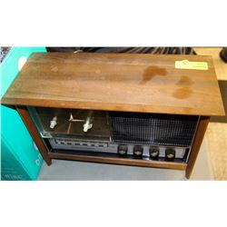 ESTATE GUILDCRAFT AM/FM RADIO