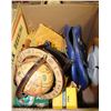 Image 1 : BOX OF ESTATE COLLECTIBLES