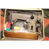 Image 1 : SINGER SEWING MACHINE