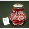 Image 1 : FENTON Cranberry Daisy & Fern Shaker