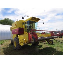 NEW HOLLAND TR70 COMBINE