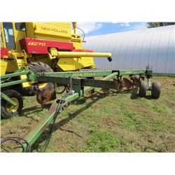 JOHN DEERE 3600 - 7 BOTTOM PLOW