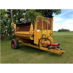 HAYBUSTER 2650 BALE SHREDDER