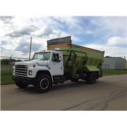 1989 IH1954 SINGLE AXLE SILAGE FEEDER