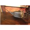 Image 1 : Oil Can